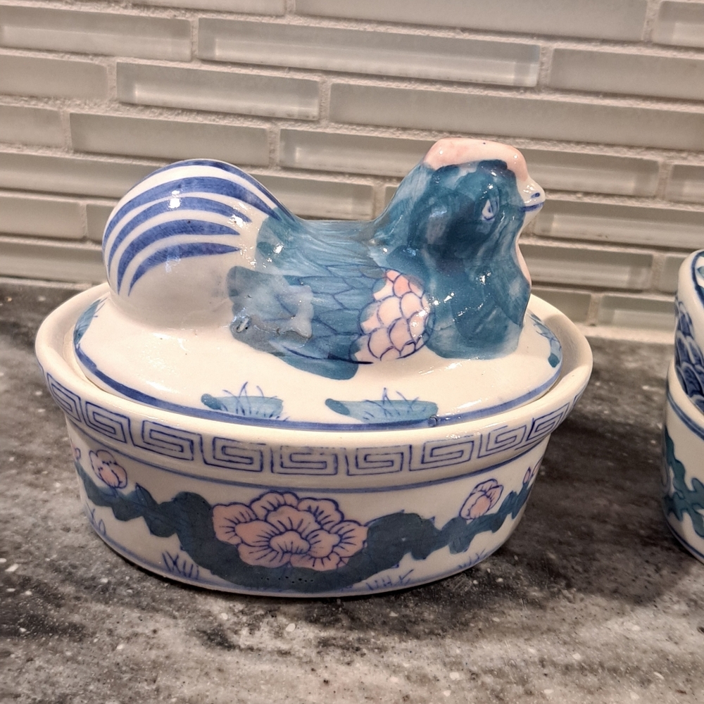 Hen On Nest Blue and Trinket Box.  White, Pink & Blue. Ceramic Handpainted - Picture 8 of 8